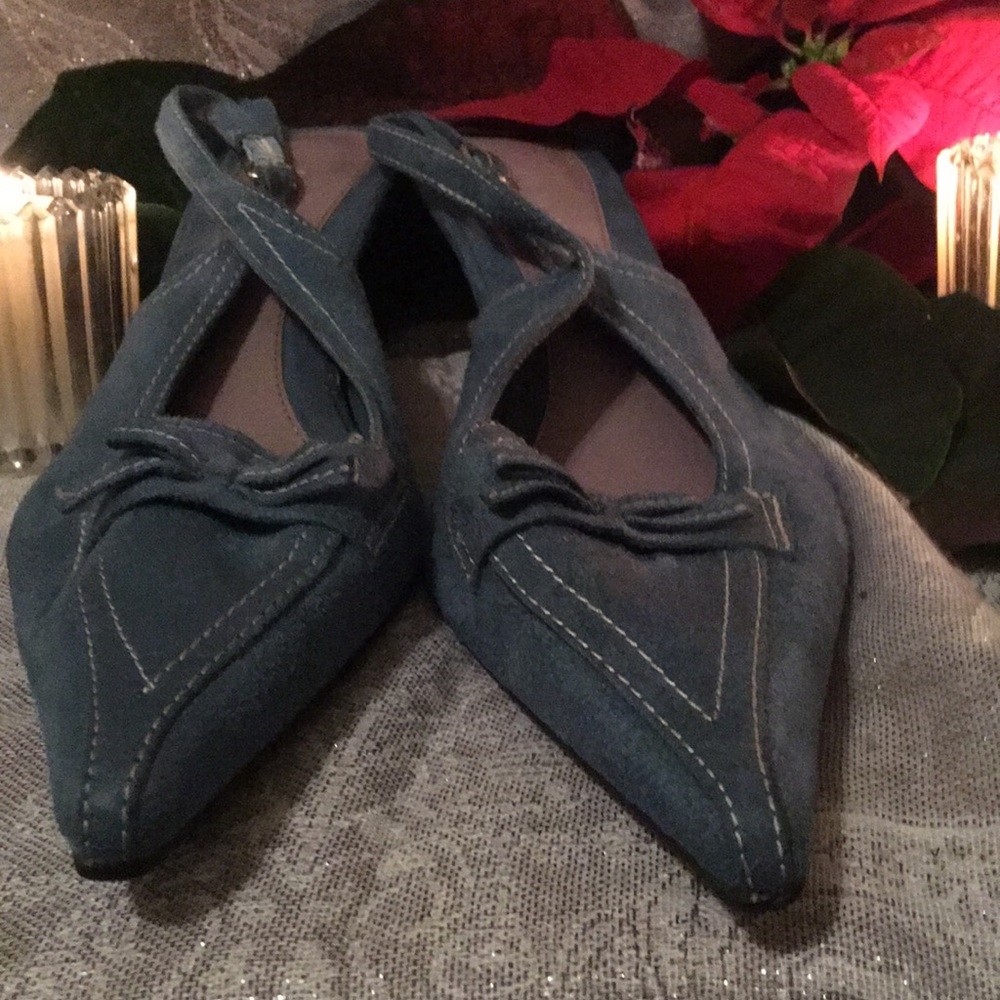 Vintage turquoise 6 1/2 strapped 2 inch heel pumps